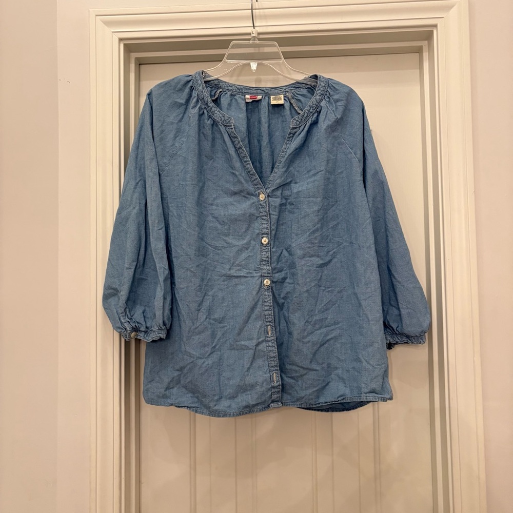 Levi's Light Blue Button-Down Shirt